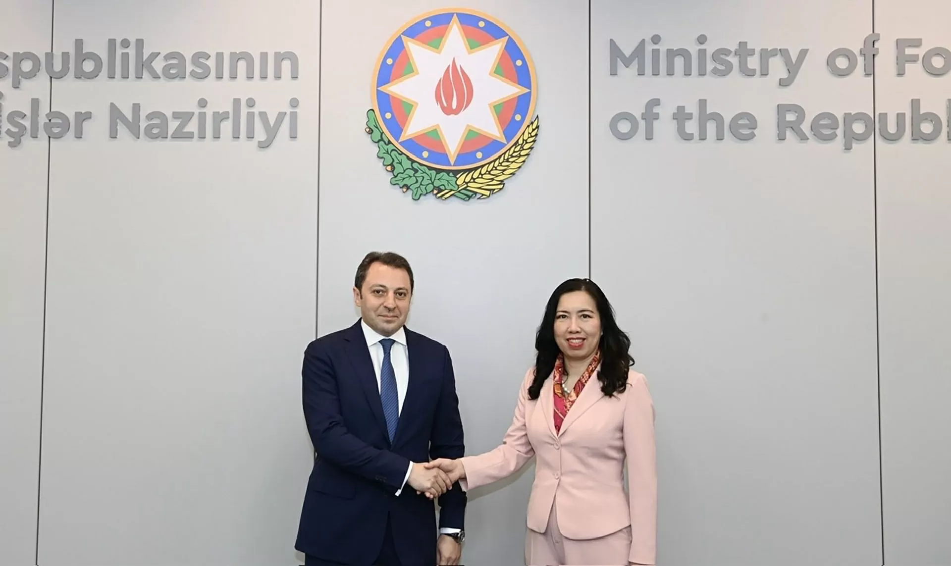 Thứ trưởng Ngoại giao Lê Thị Thu Hằng thăm Azerbaijan và đồng chủ trì Tham vấn chính trị Thứ trưởng Ngoại giao Lê Thị Thu Hằng thăm Azerbaijan và đồng chủ trì Tham vấn chính trị