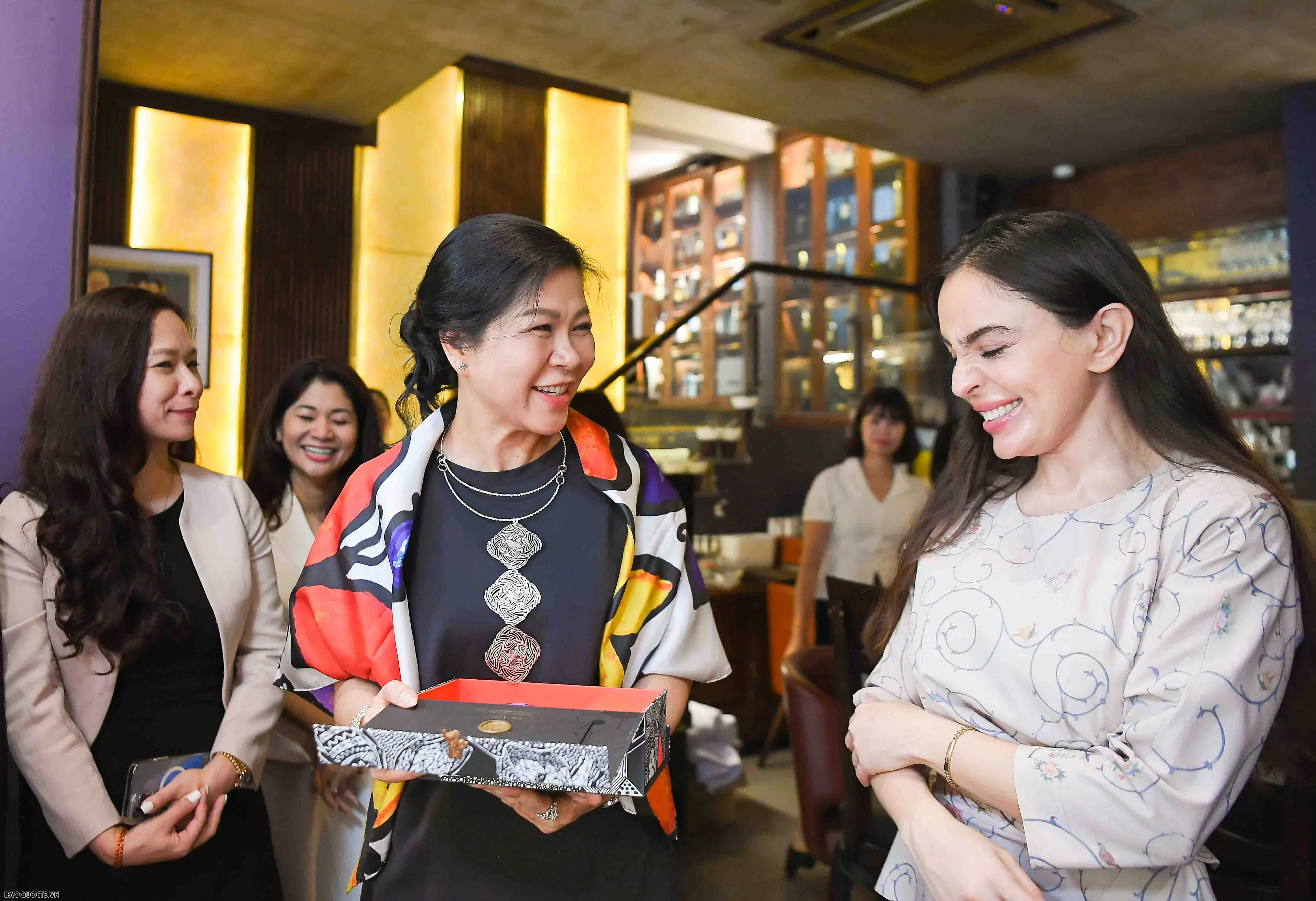 General Secretary To Lam’s Spouse receives Azerbaijan’s Heydar Aliyev Foundation Vice President