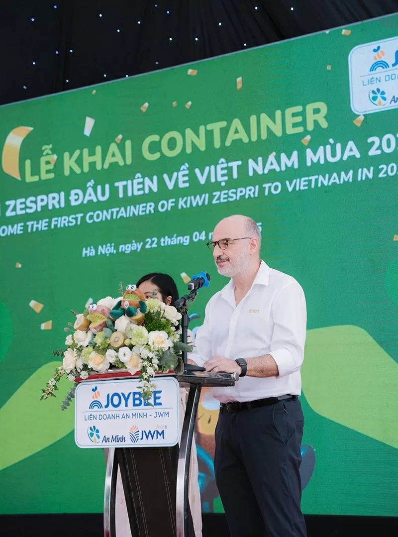 Mr. Antony Greenstein - Director of Joy Wing Mou Asia (Hong Kong Branch, China) - The world's leading company in Zespri Kiwifruit distribution volume, JWM distributes 20 million trays of Zespri Kiwifruit each year.