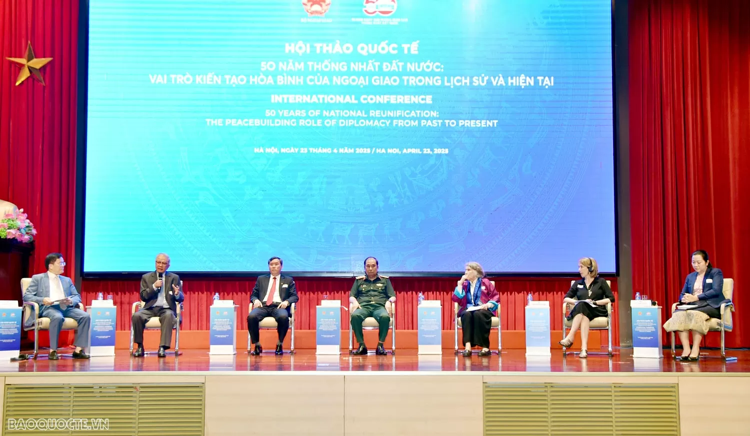 Phiên thảo luận với chủ đề Ngoại giao Việt Nam và chiến thắng lịch sử 30/4/1975.