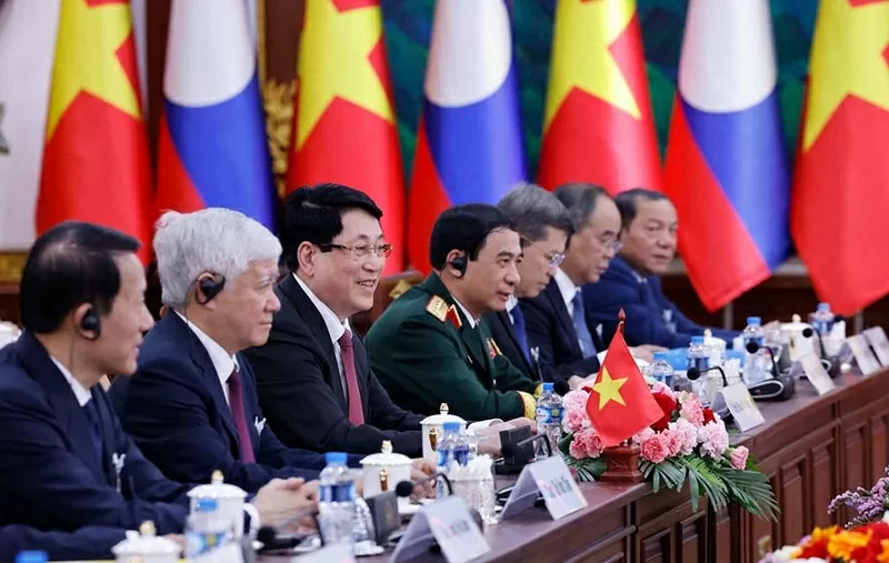 President Luong Cuong holds talks with top Lao leader Thongloun Sisoulith in Vientiane