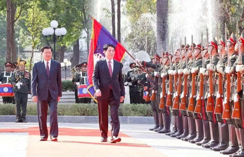 Top Lao leader hosts welcome ceremony for Vietnamese President
