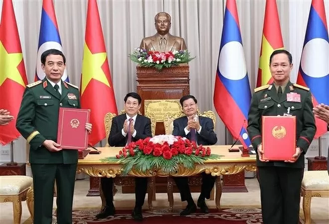 President Luong Cuong holds talks with top Lao leader Thongloun Sisoulith in Vientiane