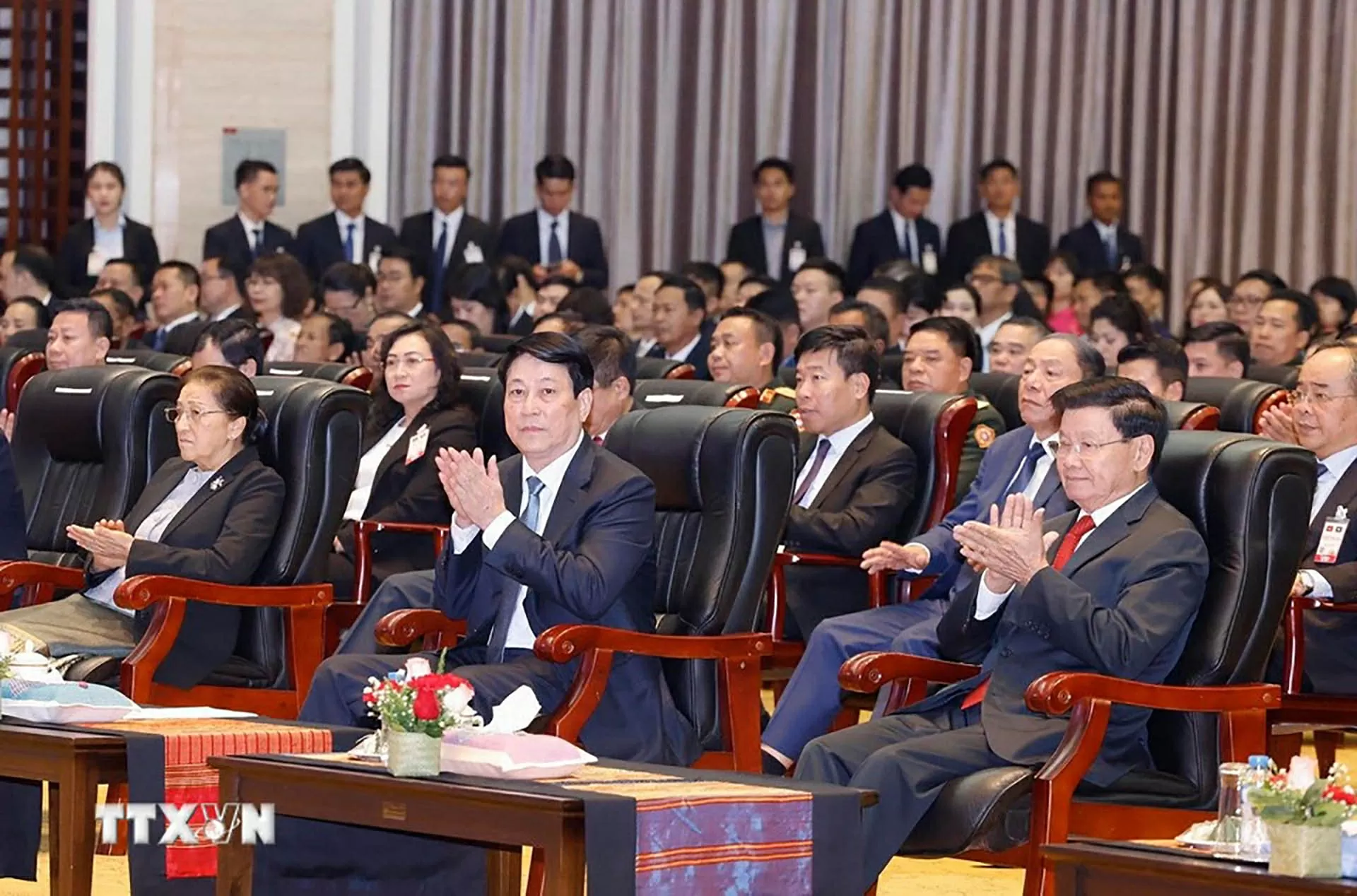 Giao lưu hữu nghị ‘Việt-Lào hai nước chúng ta, tình sâu hơn nước Hồng Hà-Cửu Long’ Giao lưu hữu nghị ‘Việt-Lào hai nước chúng ta, tình sâu hơn nước Hồng Hà-Cửu Long’