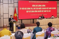 Chủ tịch nước gặp đại diện các hội đoàn, doanh nhân, trí thức và cộng đồng người Việt Nam tại Lào