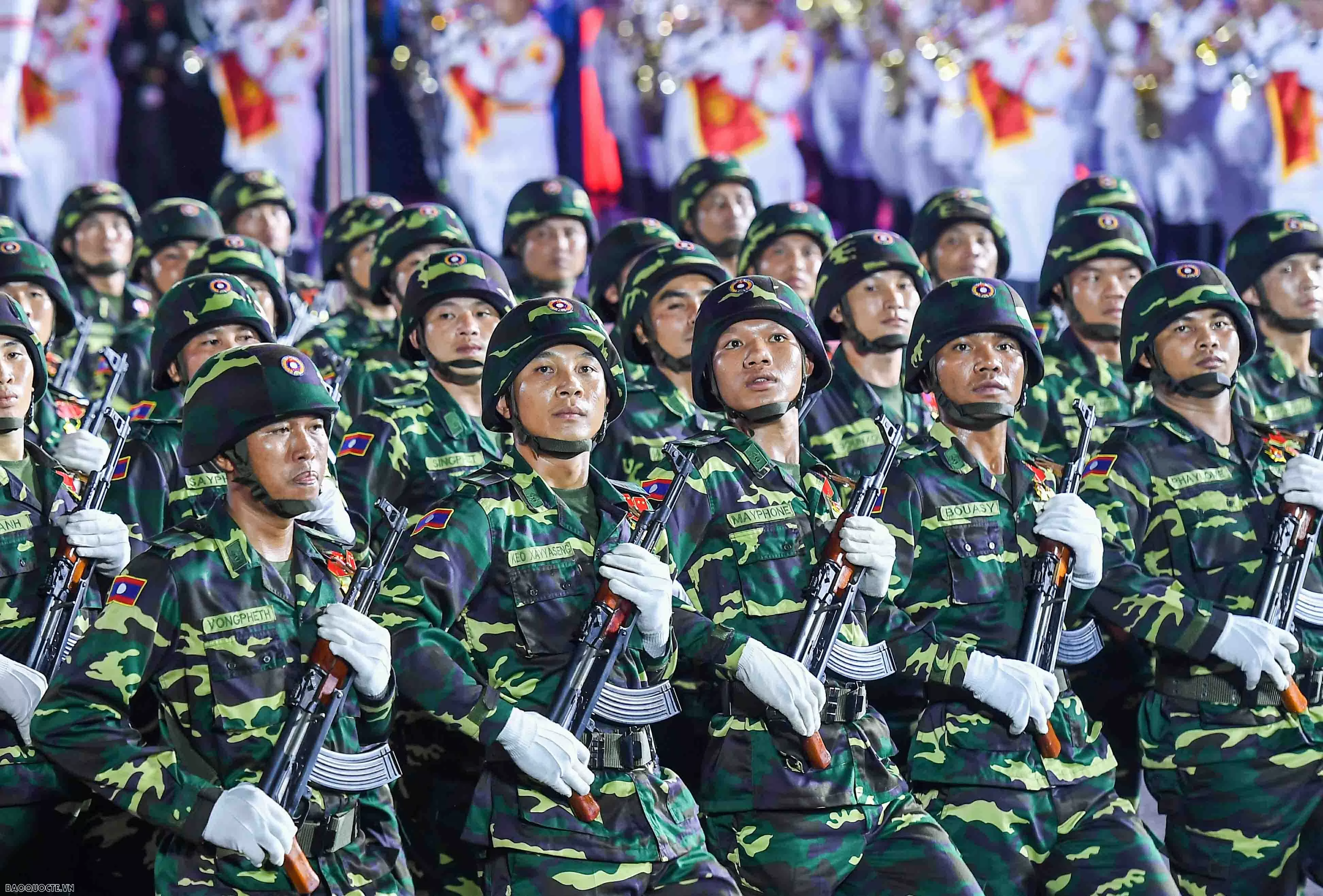Hình ảnh quân đội Trung Quốc, Lào và Campuchia diễu binh tại Việt Nam