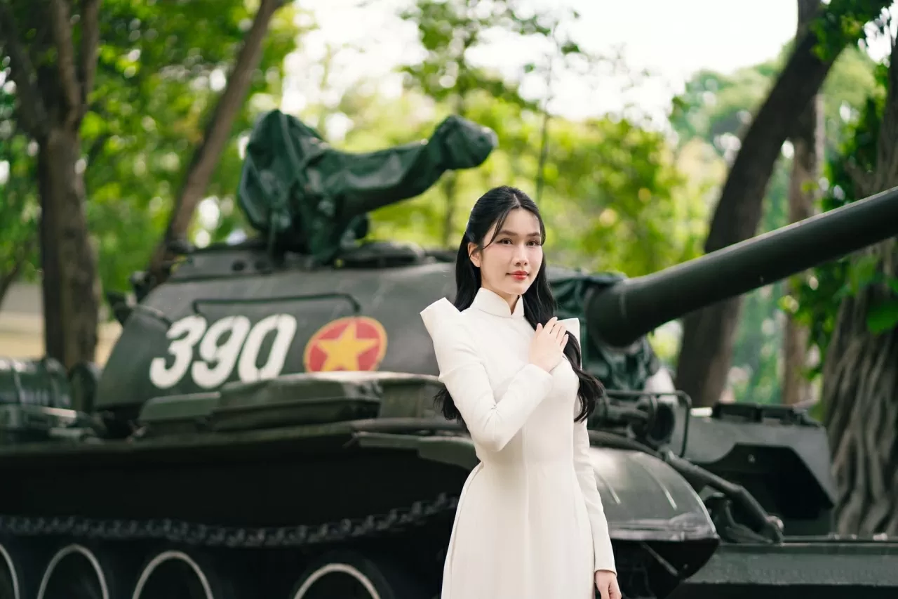 Á hậu Phương Anh