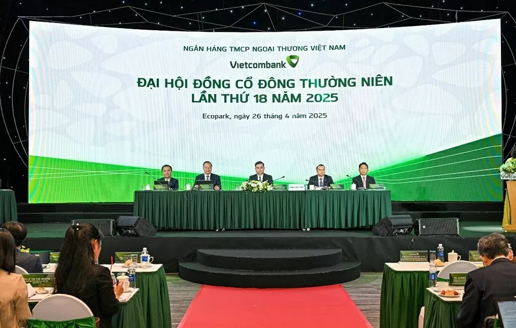 Vietcombank kiện toàn nhân sự cấp cao và phát hành hơn 543 triệu cổ phiếu riêng lẻ Vietcombank kiện toàn nhân sự cấp cao và phát hành hơn 543 triệu cổ phiếu riêng lẻ