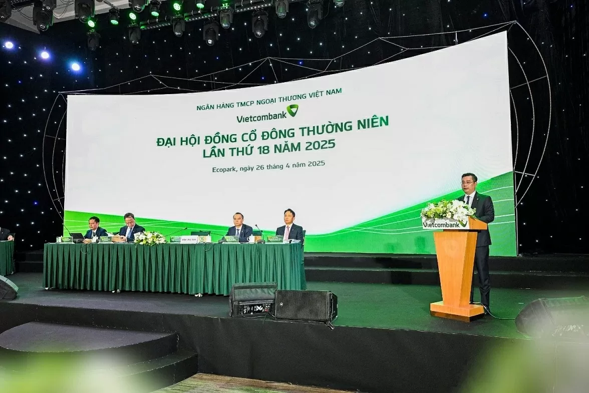 Vietcombank kiện toàn nhân sự cấp cao và phát hành hơn 543 triệu cổ phiếu riêng lẻ Vietcombank kiện toàn nhân sự cấp cao và phát hành hơn 543 triệu cổ phiếu riêng lẻ
