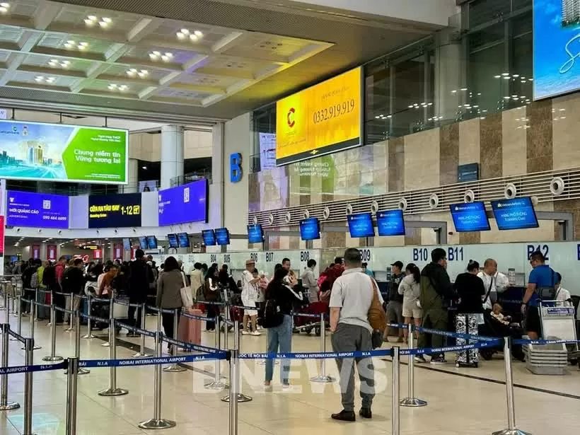 Noi Bai airport expected to handle over 2,000 passengers per peak hour during April 30-May 1 holiday