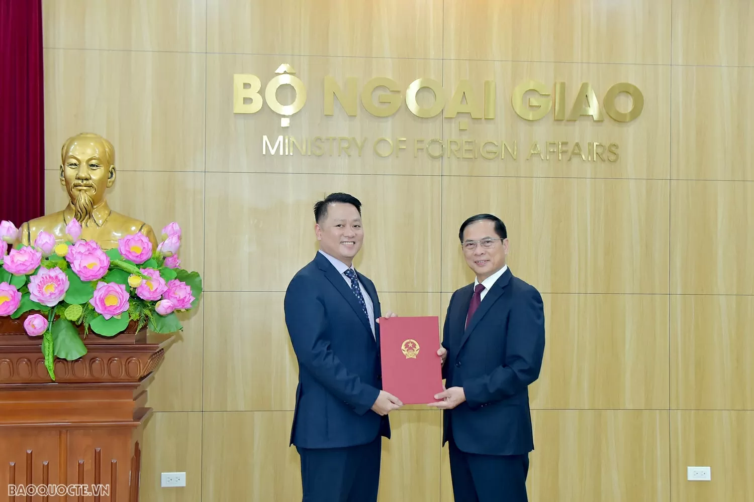 Bộ Ngoại giao tổ chức lễ công bố và trao quyết định điều động, bổ nhiệm cán bộ lãnh đạo quản lý