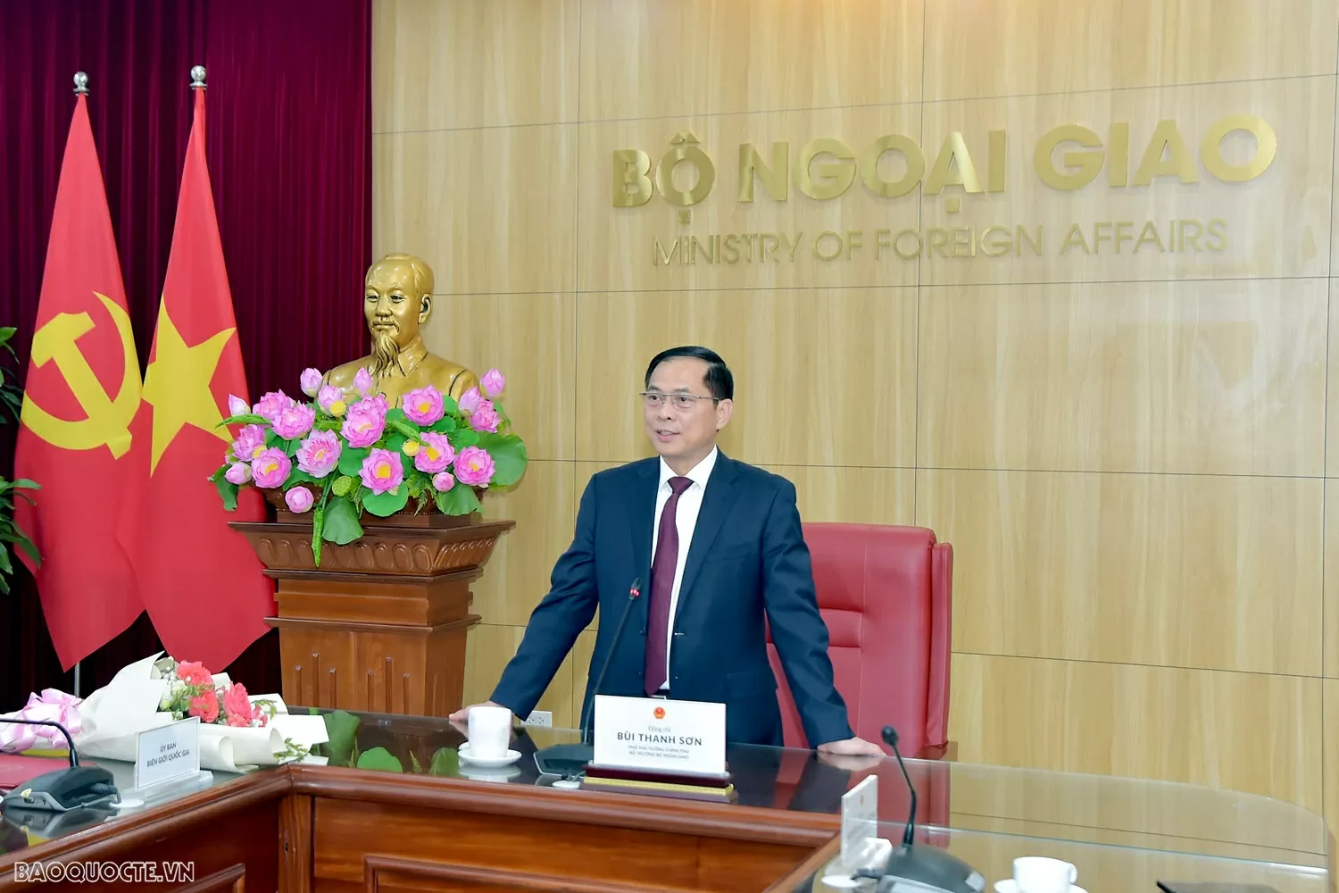 Bộ Ngoại giao tổ chức lễ công bố và trao quyết định điều động, bổ nhiệm cán bộ lãnh đạo quản lý Bộ Ngoại giao tổ chức lễ công bố và trao quyết định điều động, bổ nhiệm cán bộ lãnh đạo quản lý