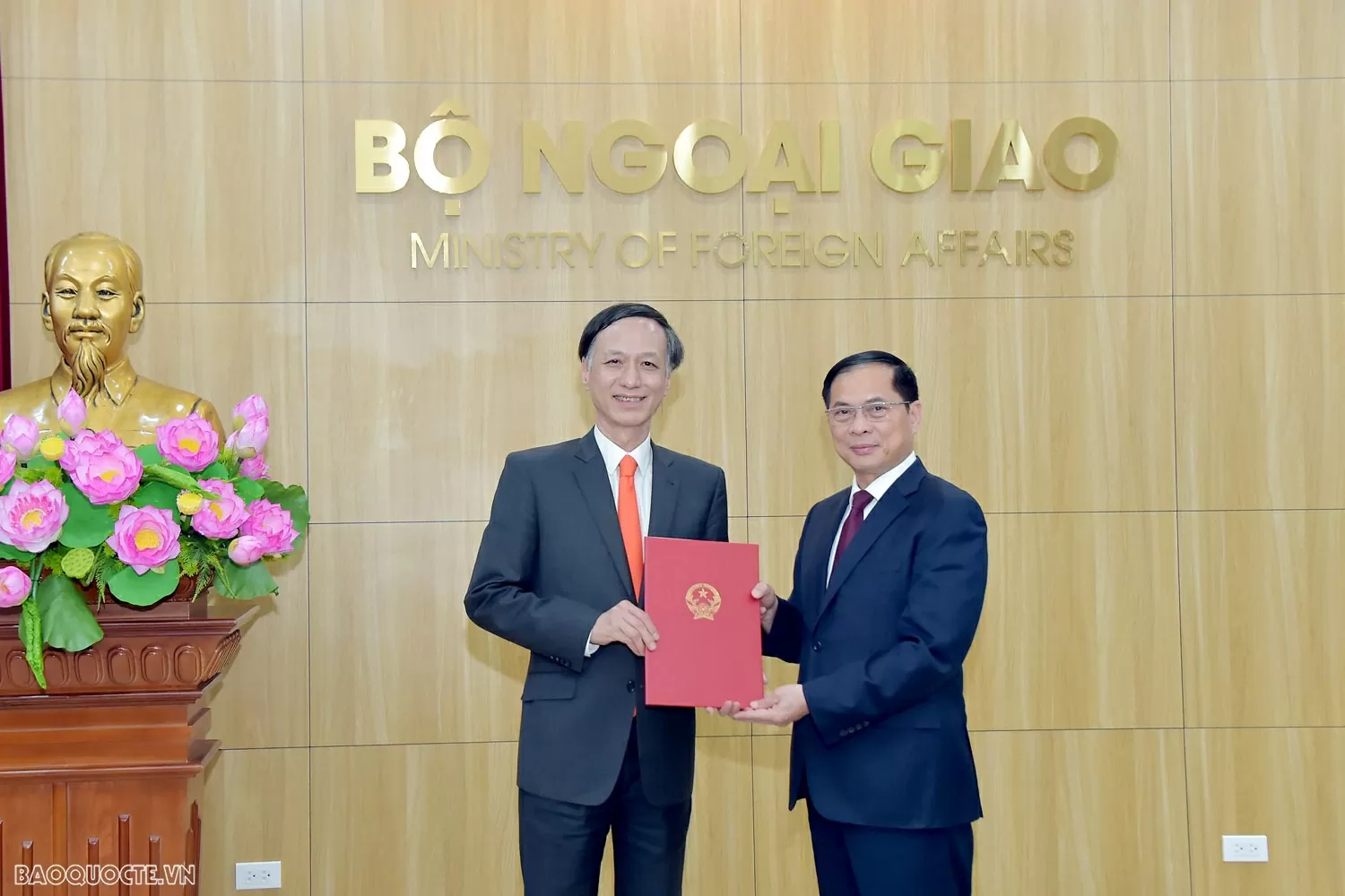 Bộ Ngoại giao tổ chức lễ công bố và trao quyết định điều động, bổ nhiệm cán bộ lãnh đạo quản lý