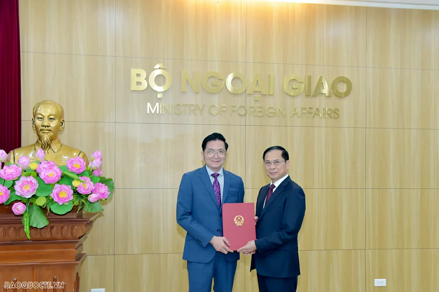 Bộ Ngoại giao tổ chức lễ công bố và trao quyết định điều động, bổ nhiệm cán bộ lãnh đạo quản lý