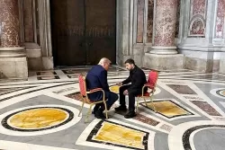 Tổng thống Mỹ-Ukraine 'chạm trán' 15 phút ở Vatican