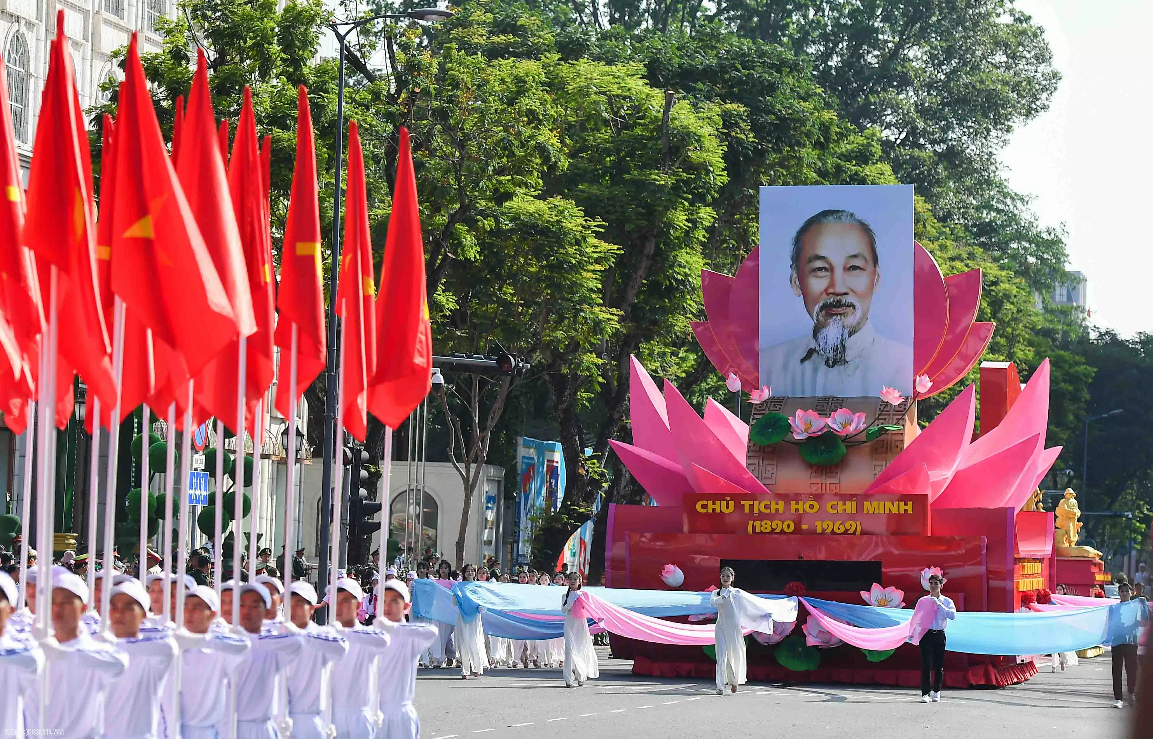 Full-dress rehearsal for grand parade marking 50th reunification anniversary held in Ho Chi Minh City