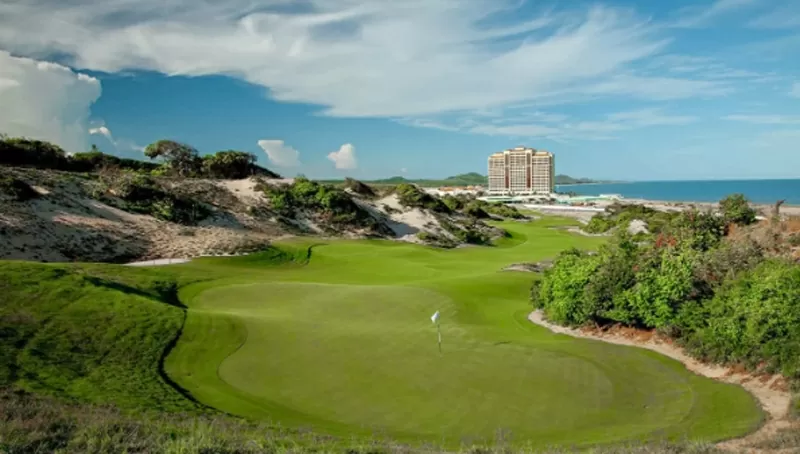 S&acirc;n Golf The Bluffs Grand Ho Tram (Việt Nam). Ảnh: Getty Images