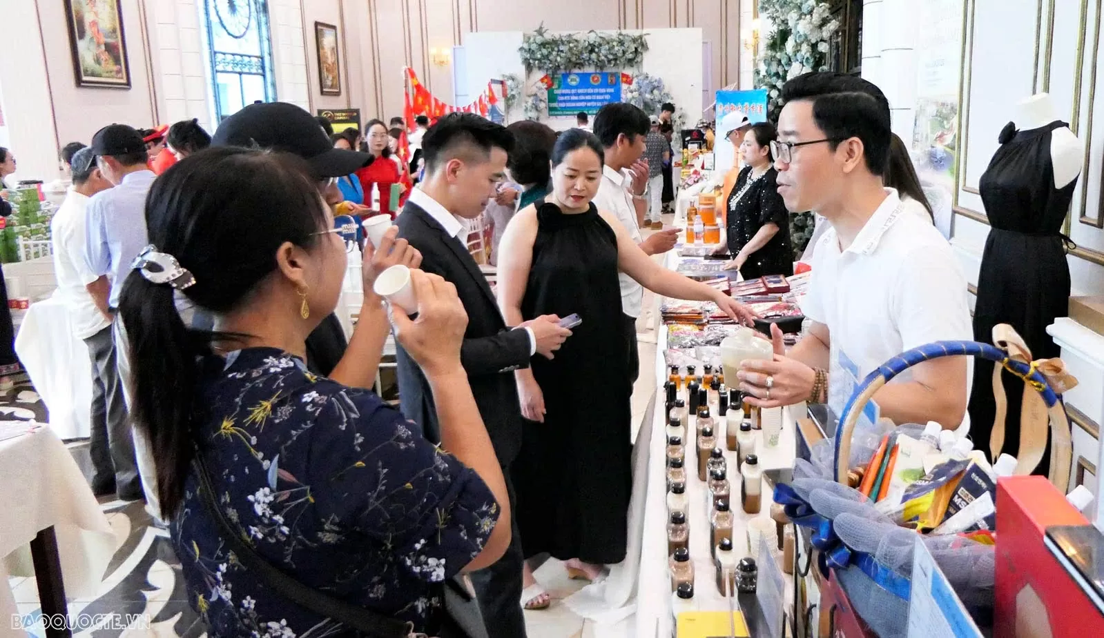 Hơn 150 gian hàng được thiết kế và bố trí một cách chuyên nghiệp hội tụ tại Ngày hội kết nối giao thương năm 2025. (Ảnh: Thành Long)