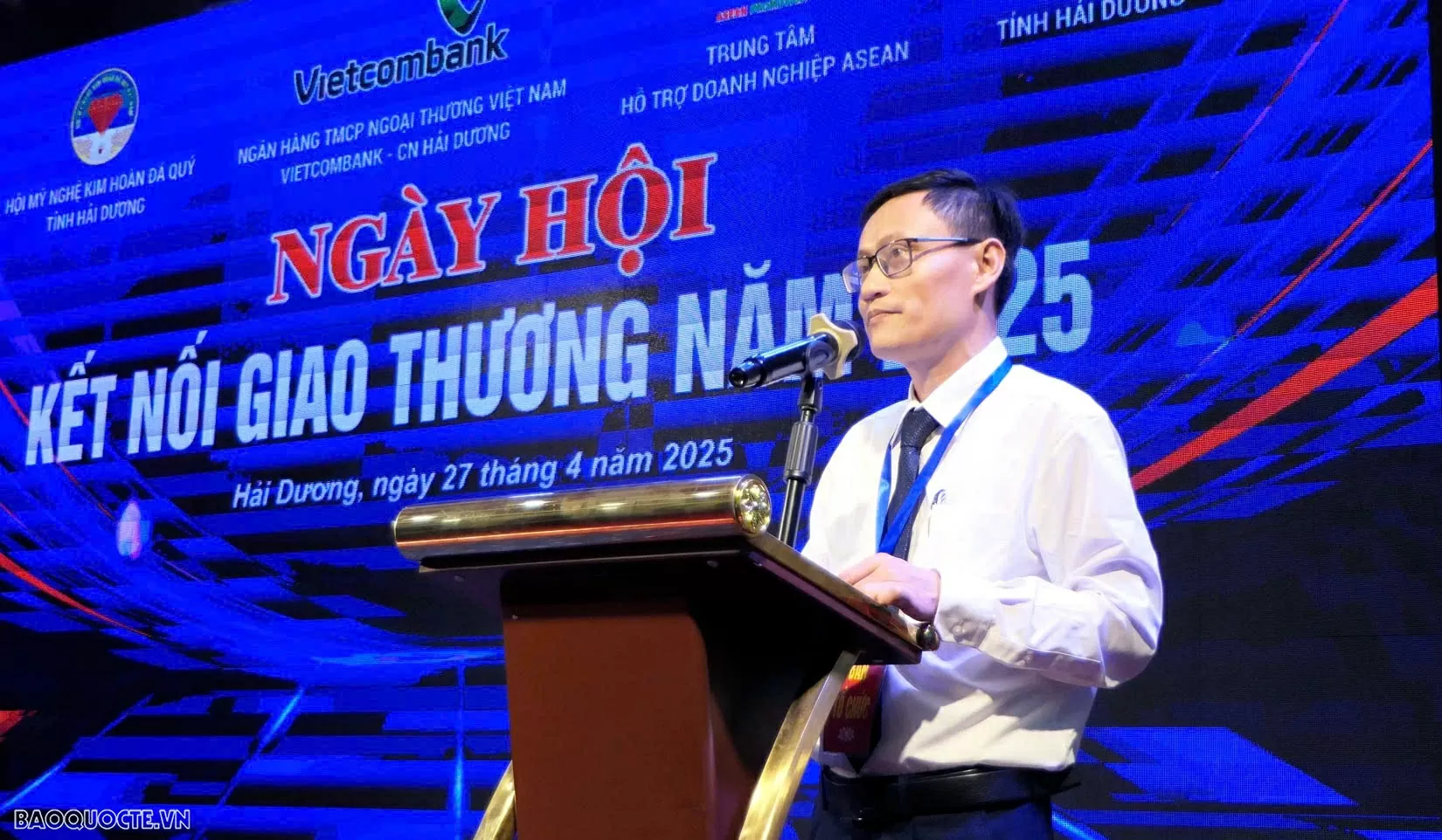 ông Ngô Bá Đức - Phó Chủ tịch Hội Mỹ nghệ Kim hoàn Đá quý tỉnh Hải Dương (Ảnh: Thành Long)