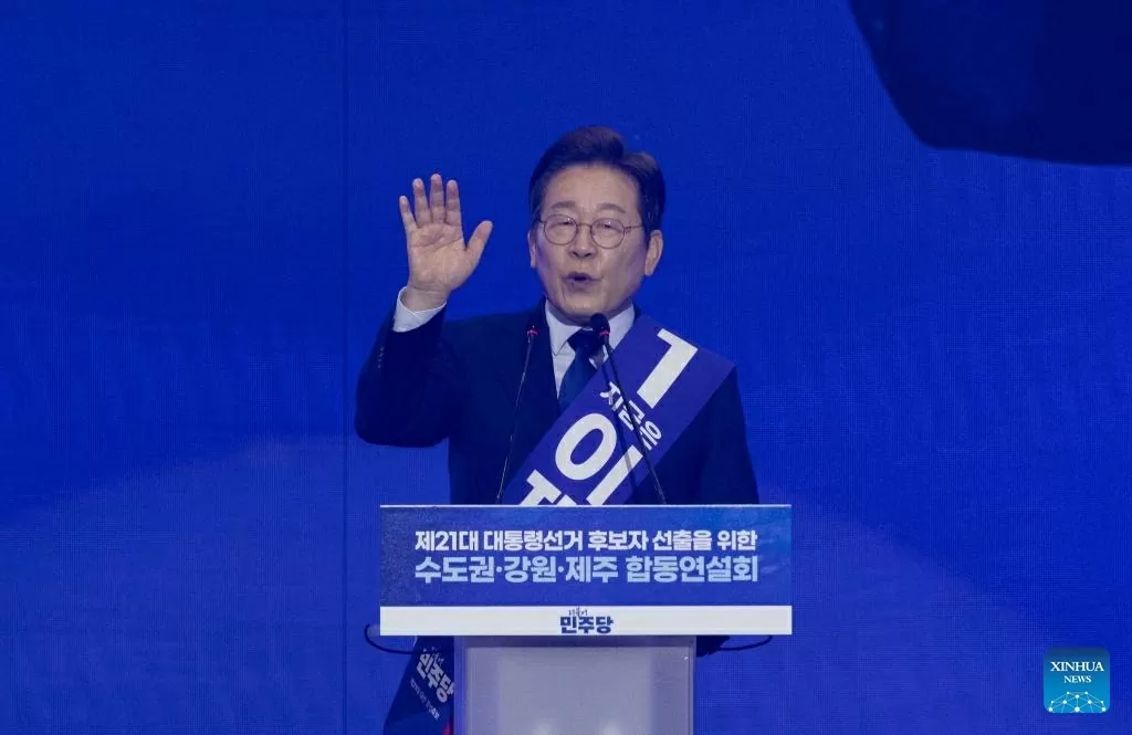 Ông Lee Jae Myung phát biểu sau khi được bầu làm ứng cử viên tổng thống trong đại hội toàn quốc của đảng tại thành phố Goyang, Hàn Quốc, ngày 27/4/2025. (Nguồn: Tân Hoa xã)