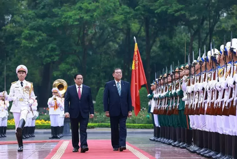Prime Minister Pham Minh Chinh hosts official welcome ceremony for Japanese Prime Minister Ishiba Shigeru