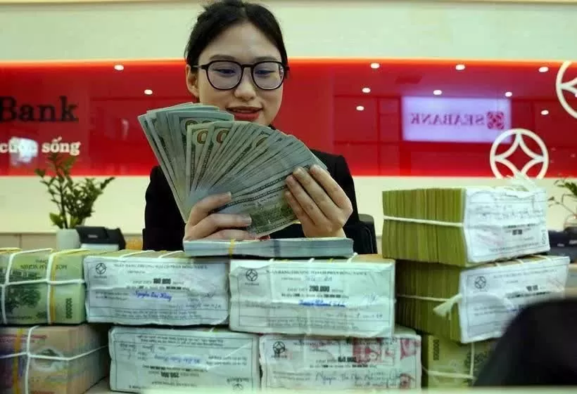 Reference exchange rate up 12 VND on April 28