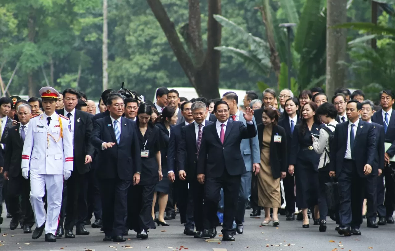 Prime Minister Pham Minh Chinh and Japanese Prime Minister Ishiba Shigeru hold talks in Hanoi