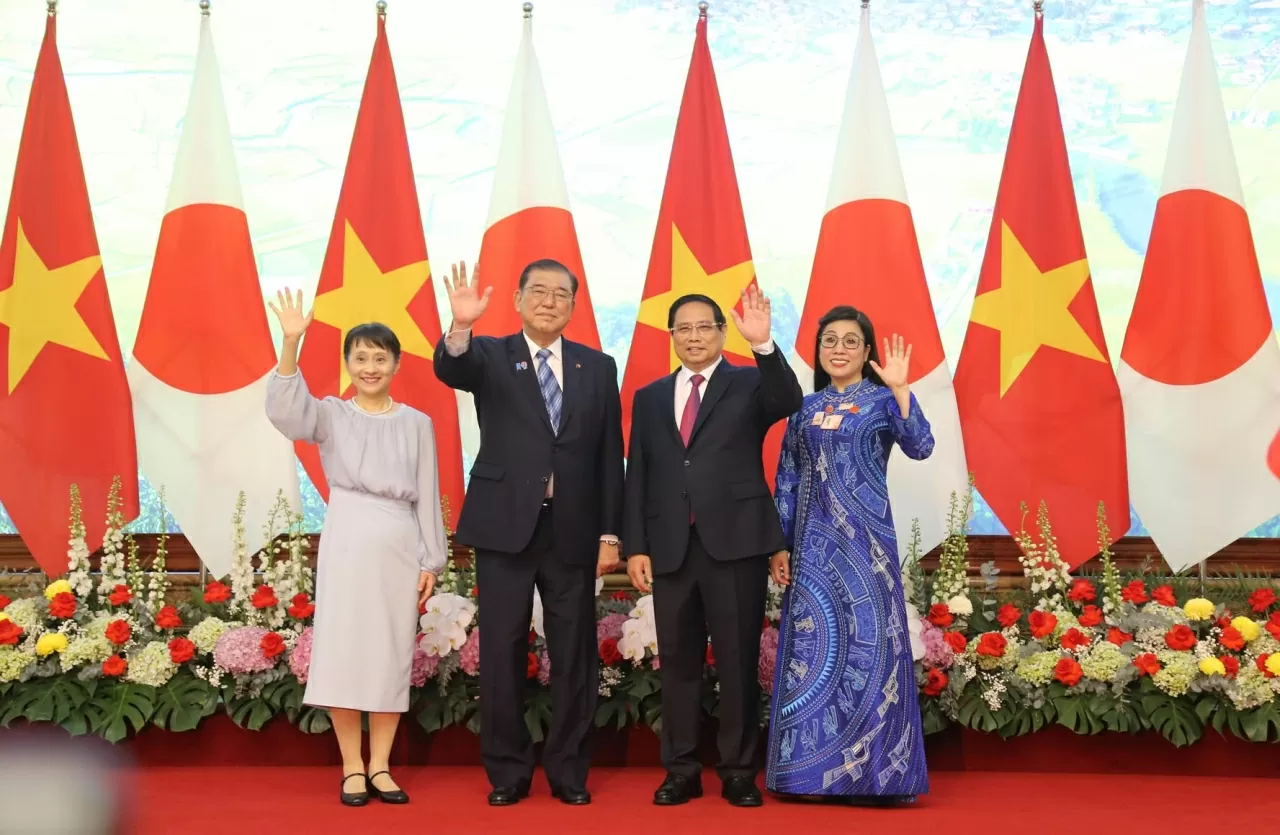 Prime Minister Pham Minh Chinh and Japanese Prime Minister Ishiba Shigeru hold talks in Hanoi
