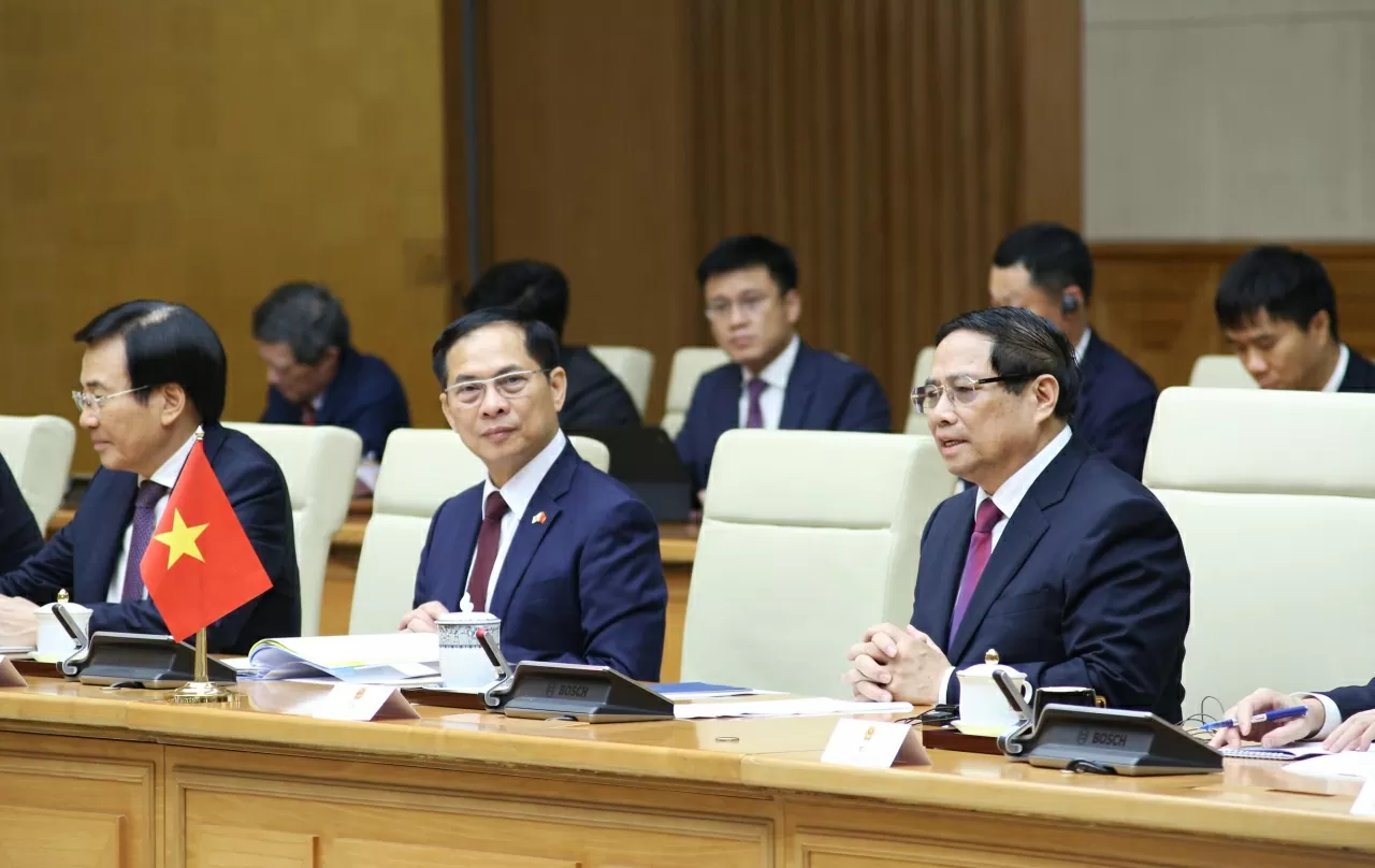 Thủ tướng Chính phủ Phạm Minh Chính nhấn mạnh chuyến thăm của Thủ tướng Ishiba Shigeru cùng đoàn đại biểu cấp cao của Chính phủ Nhật Bản đúng vào dịp Việt Nam đang long trọng tổ chức kỷ niệm 50 năm giải phóng miền Nam, thống nhất đất nước; khẳng định chuyến thăm có ý nghĩa quan trọng, góp phần mở ra một giai đoạn phát triển mới của quan hệ Đối tác Chiến lược Toàn diện giữa hai nước. (Ảnh: Thành Long) Thủ tướng Chính phủ Phạm Minh Chính nhấn mạnh chuyến thăm của Thủ tướng Ishiba Shigeru cùng đoàn đại biểu cấp cao của Chính phủ Nhật Bản đúng vào dịp Việt Nam đang long trọng tổ chức kỷ niệm 50 năm giải phóng miền Nam, thống nhất đất nước; khẳng định chuy