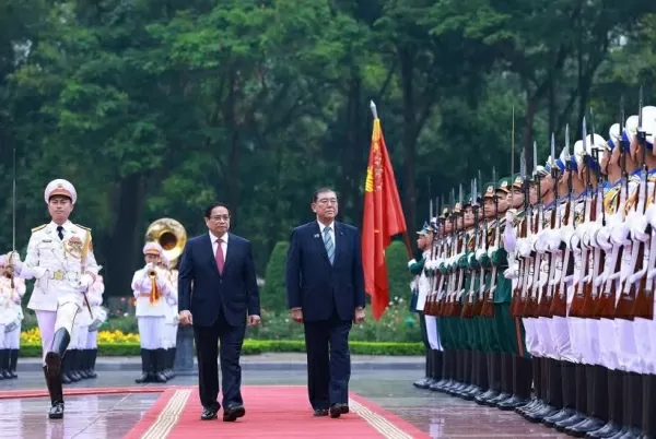 Prime Minister Pham Minh Chinh hosts official welcome ceremony for Japanese Prime Minister Ishiba Shigeru