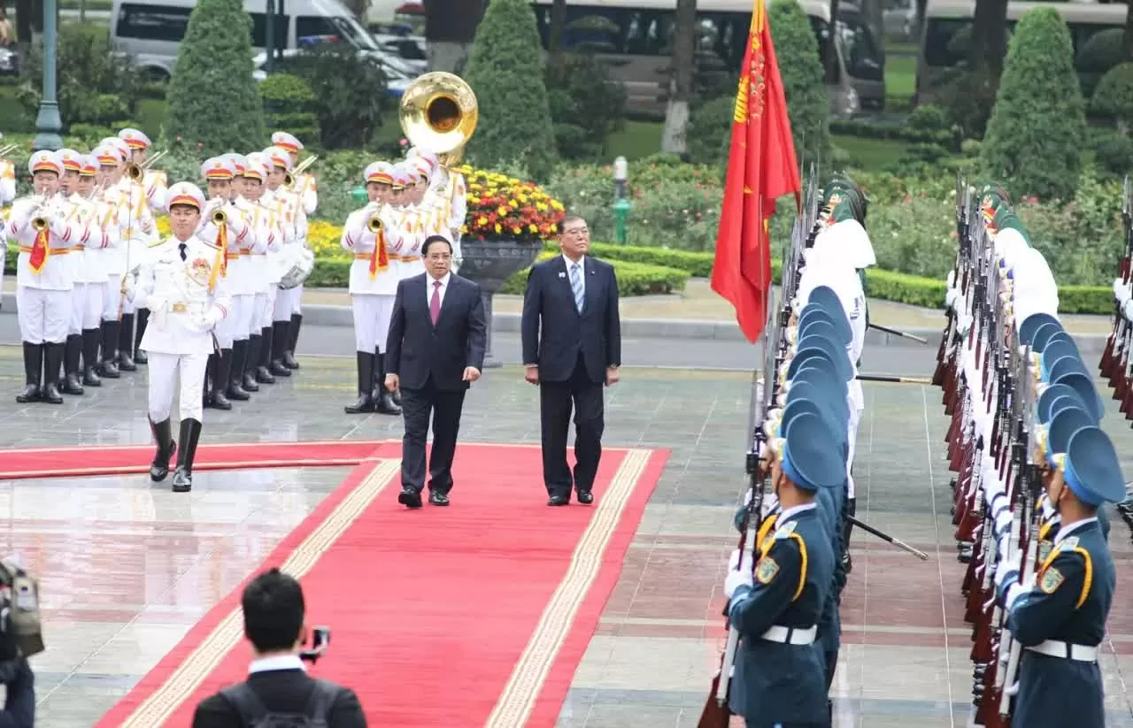 Prime Minister Pham Minh Chinh hosts official welcome ceremony for Japanese Prime Minister Ishiba Shigeru