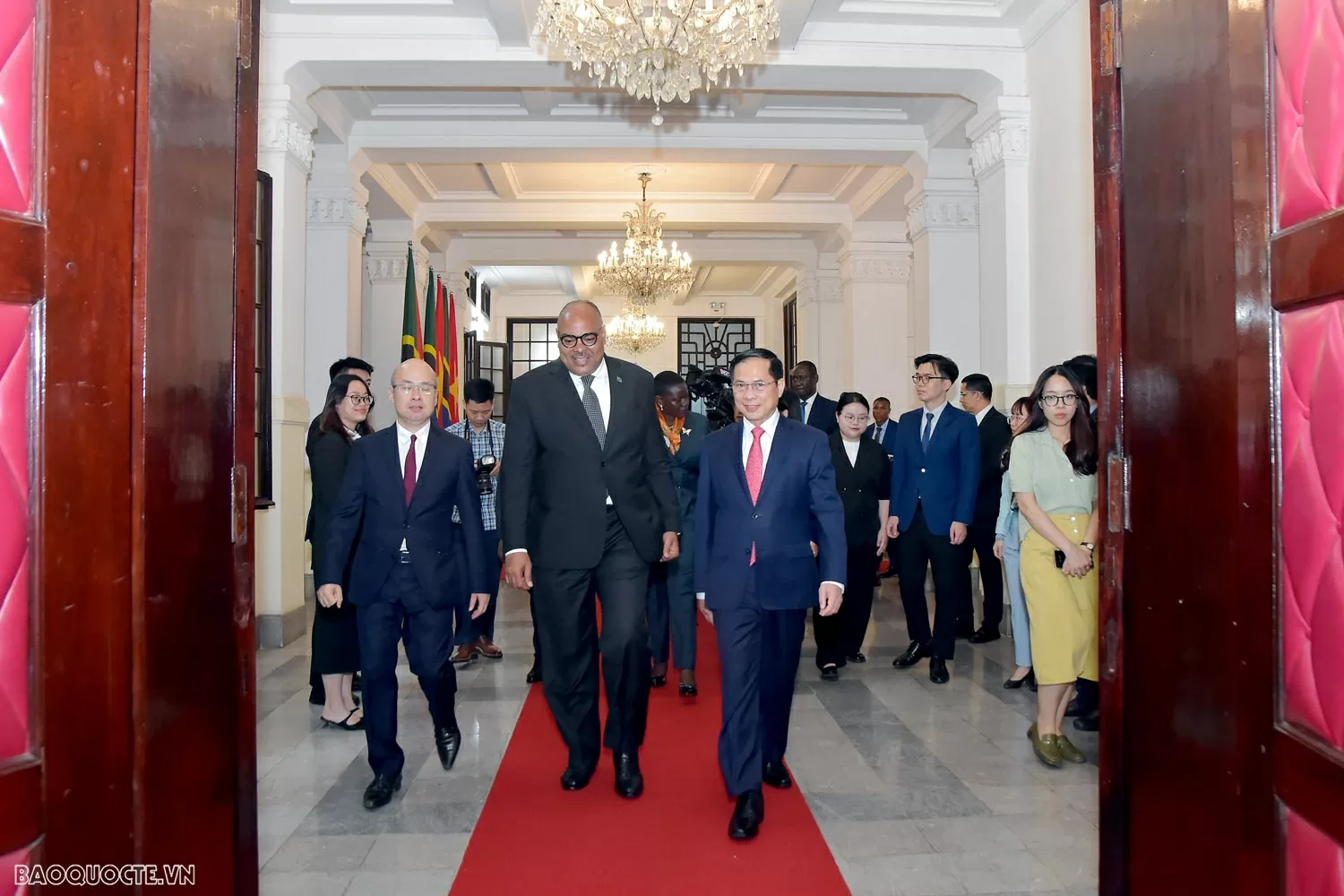 Phó Thủ tướng, Bộ trưởng Ngoại giao Bùi Thanh Sơn hội đàm với Bộ trưởng Ngoại giao và Hợp tác Đông Phi Tanzania