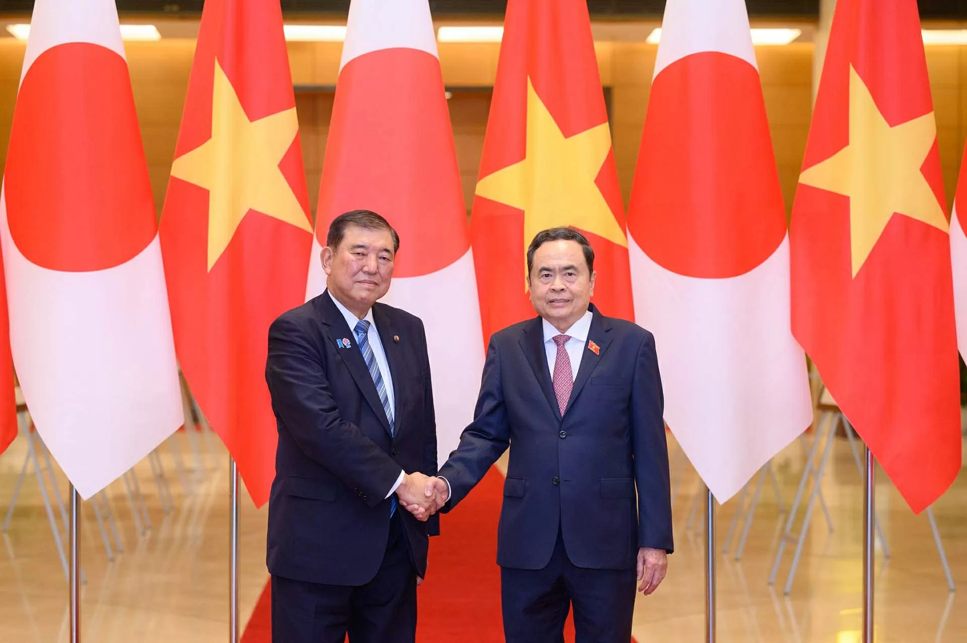 Chủ tịch Quốc hội Trần Thanh Mẫn và Thủ tướng Nhật Bản Ishiba Shigeru. (Nguồn: quochoi.vn) Chủ tịch Quốc hội Trần Thanh Mẫn và Thủ tướng Nhật Bản Ishiba Shigeru. (Nguồn: quochoi.vn)