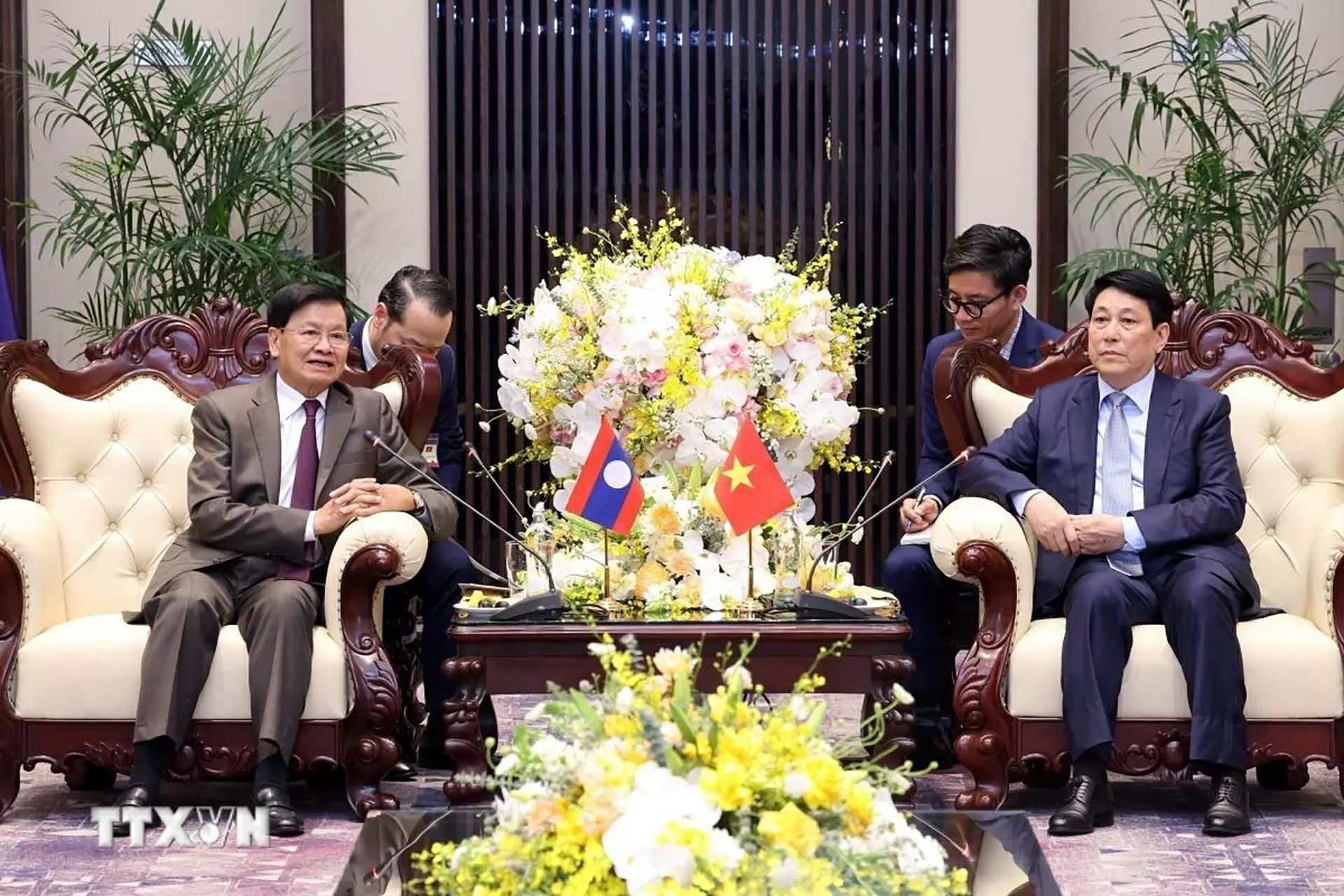 Chủ tịch nước Lương Cường tiếp Tổng Bí thư, Chủ tịch nước Lào Thongloun Sisoulith