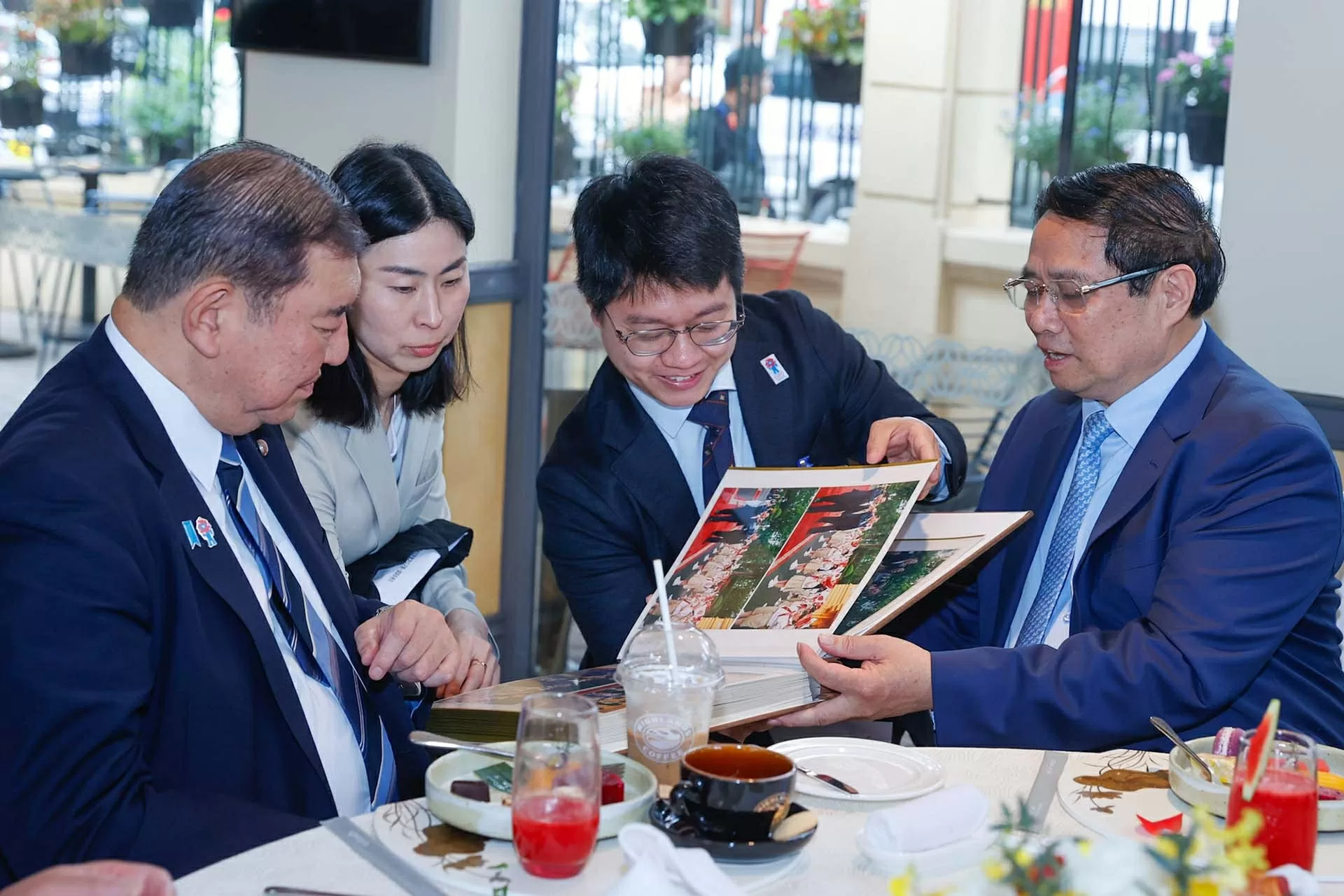 Thủ tướng Việt Nam và Nhật Bản thăm Bảo tàng Lịch sử quốc gia
