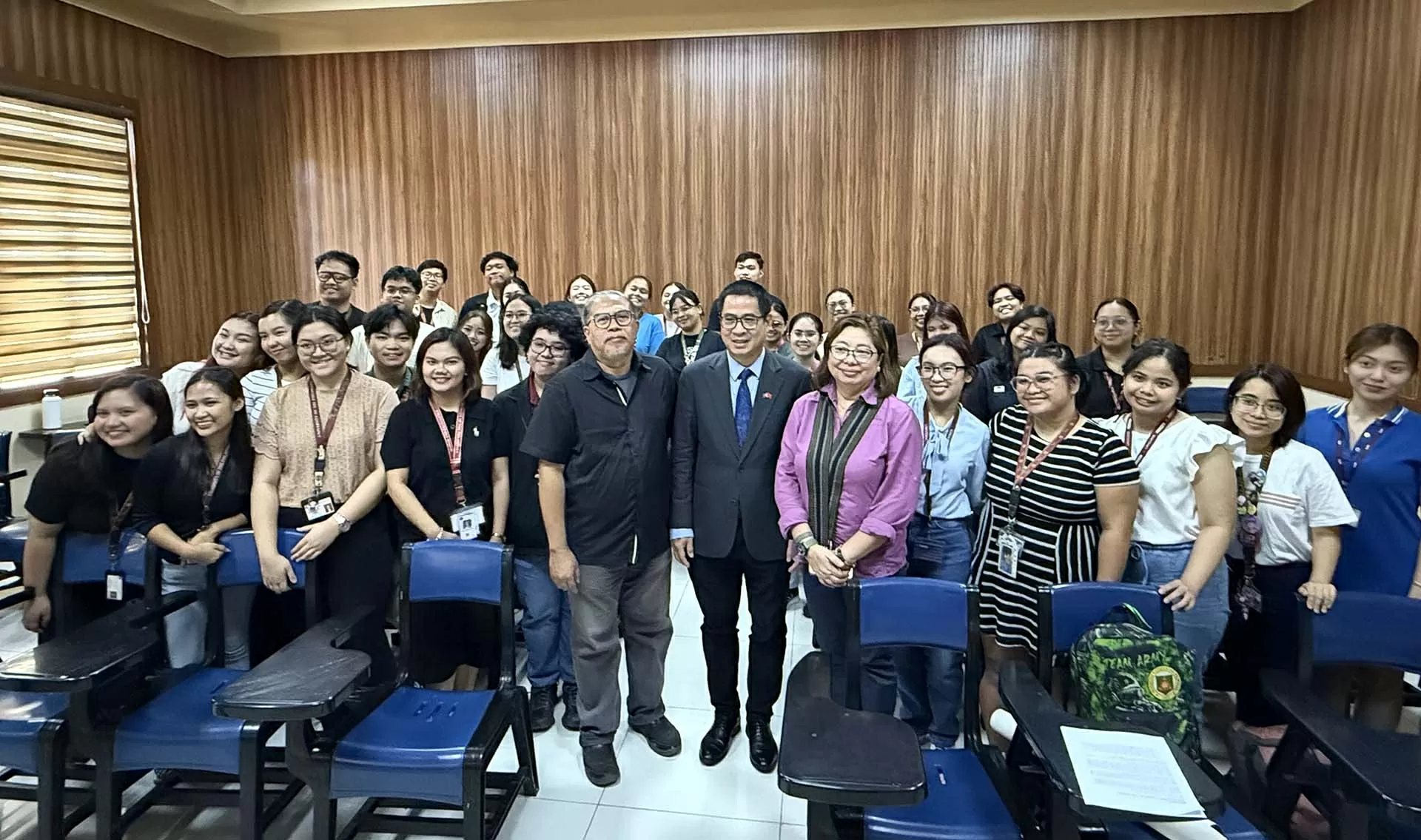 Thảo luận về Chủ tịch Hồ Chí Minh và Anh hùng Jose Rizal tại Đại học Philippines