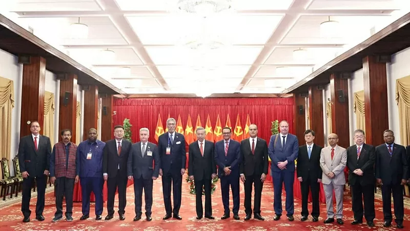 Tổng Bí thư tiếp Trưởng đoàn các chính đảng dự Lễ kỷ niệm 50 năm Ngày Giải phóng miền Nam, thống nhất đất nước