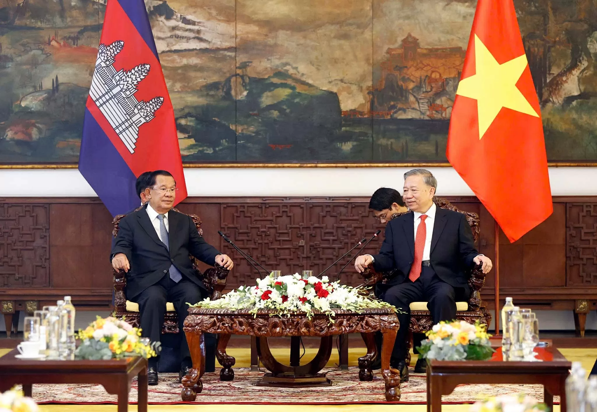 Tổng Bí thư Tô Lâm hội kiến Chủ tịch Đảng Nhân dân Campuchia Hun Sen Tổng Bí thư Tô Lâm hội kiến Chủ tịch Đảng Nhân dân Campuchia Hun Sen