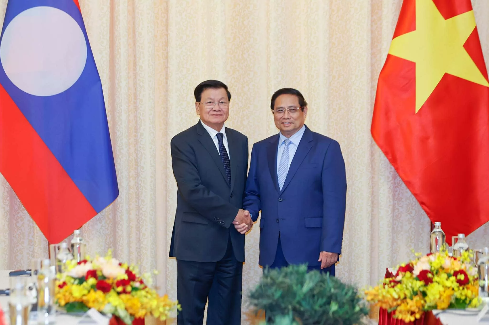 Việt Nam luôn dành ưu tiên cao nhất cho mối quan hệ đoàn kết đặc biệt, hiếm có với Lào Việt Nam luôn dành ưu tiên cao nhất cho mối quan hệ đoàn kết đặc biệt, hiếm có với Lào