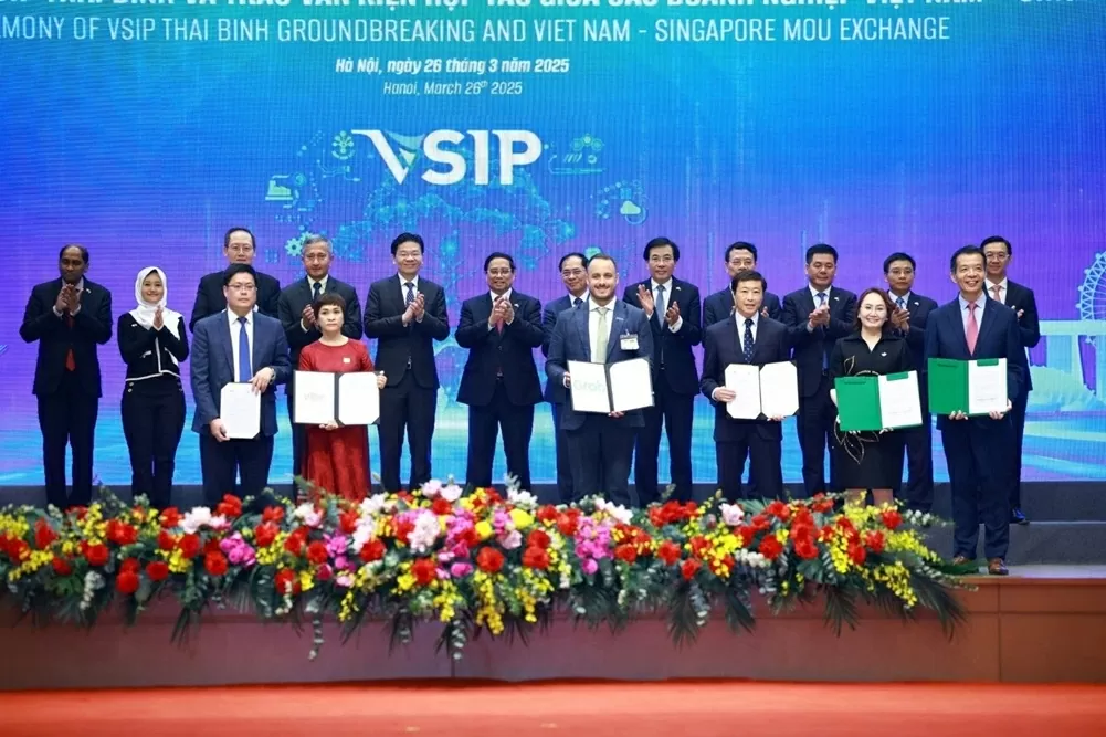 TTC AgriS ký kết thỏa thuận hợp tác với Đại học Công nghệ Nanyang (NTU) để phát triển Trung tâm R&D Agtech – Foodtech, dưới sự chứng kiến của Thủ tướng Chính phủ Việt Nam Phạm Minh Chính và Thủ tướng Singapore Lawrence Wong.