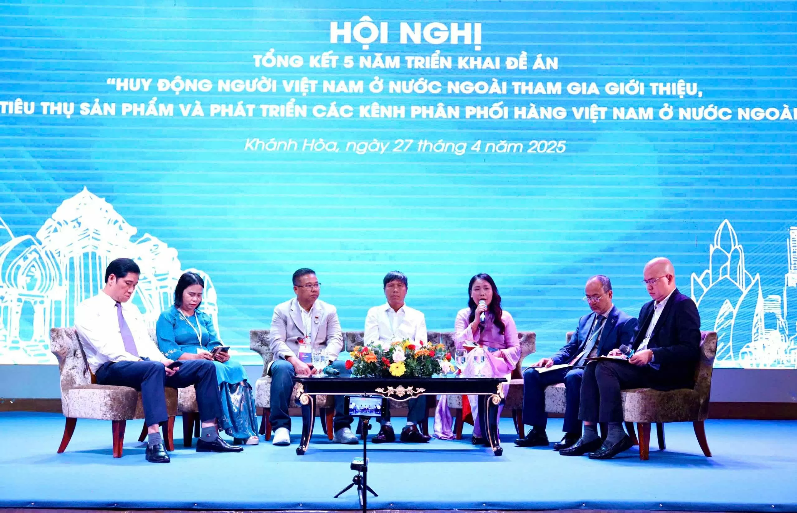 hội nghị tổng kết 5 năm thực hiện đề án 1797, trong đó nhấn mạnh vai trò của kiều bào trong việc đưa hàng Việt Nam ra thế giới.