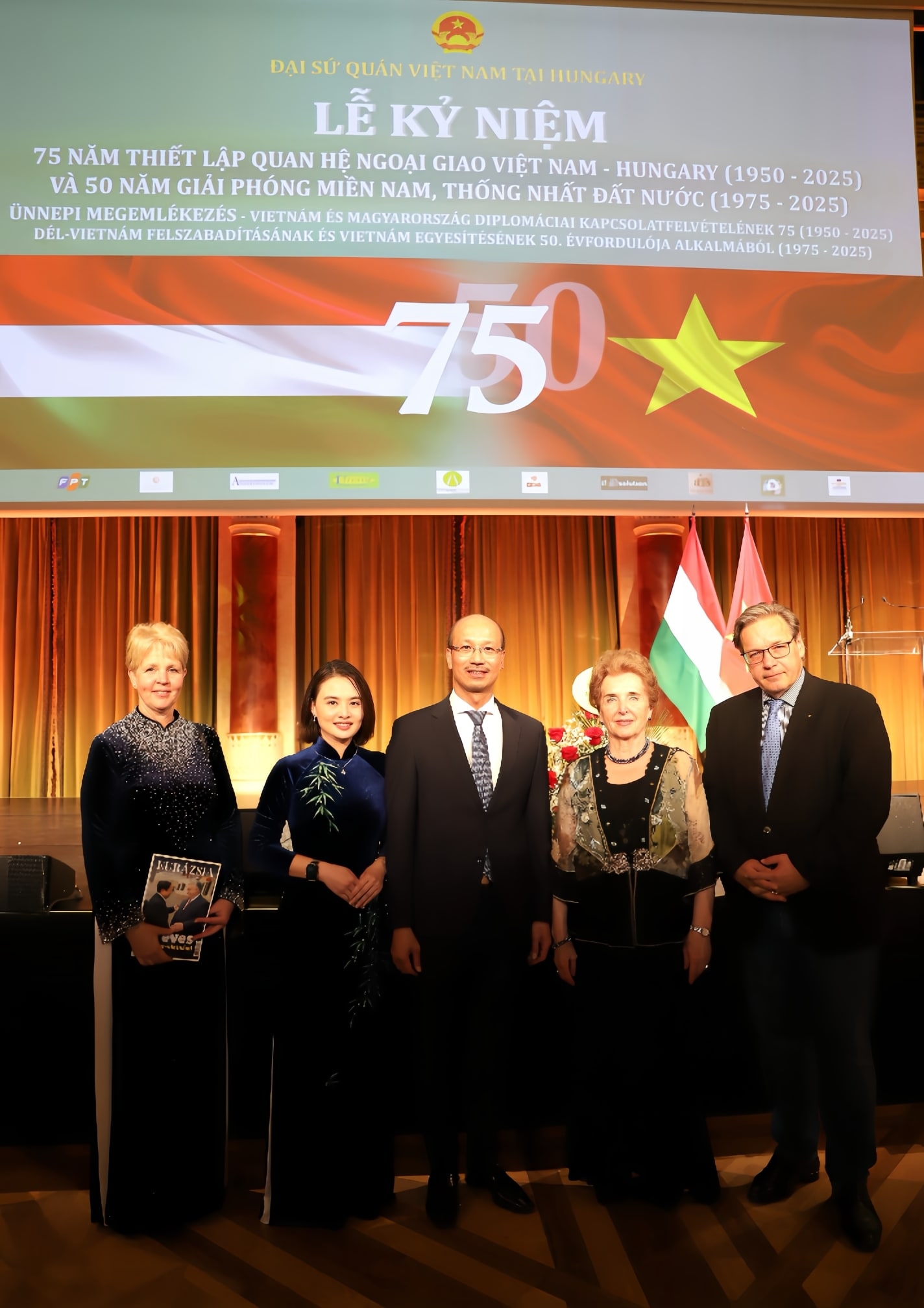 Thắm tình hữu nghị tại lễ kỷ niệm 75 năm quan hệ ngoại giao Việt Nam - Hungary và 50 năm giải phóng miền Nam, thống nhất đất nước