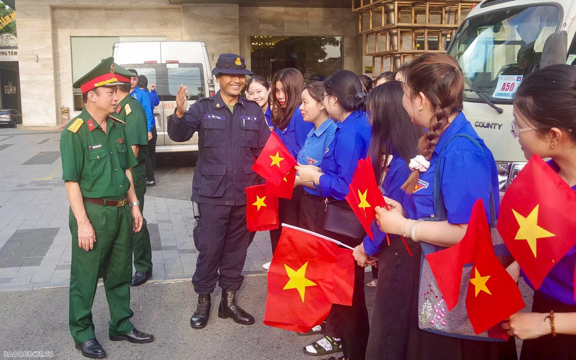Việt Nam tiễn các đoàn Quân đội Trung Quốc, Lào, Campuchia hoàn thành nhiệm vụ diễu binh về nước