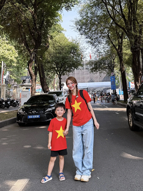 Sao Việt hôm nay: Hồng Diễm diện áo dài đỏ, ấn tượng khoảnh khắc 'Ba Hương', 'Tư Đạp'