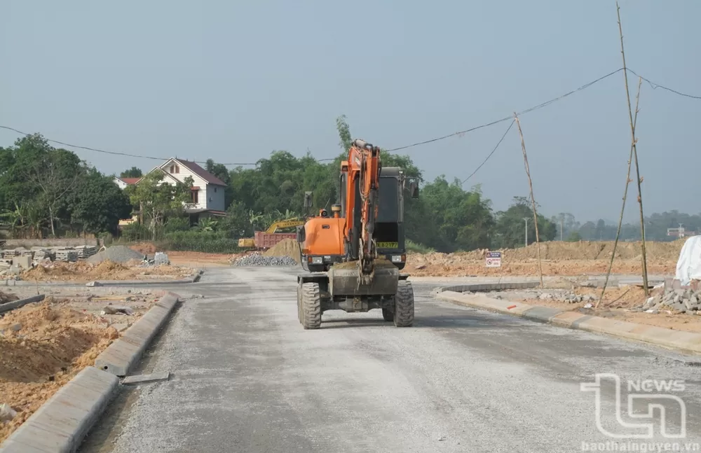 UBND huyện Phú Bình chỉ đạo đẩy nhanh tiến độ thi công khu tái định cư đường Vành đai V tạo thuận lợi cho nhân dân bị ảnh hưởng nhanh chóng an cư. UBND huyện Phú Bình chỉ đạo đẩy nhanh tiến độ thi công khu tái định cư đường Vành đai V tạo thuận lợi cho nhân dân bị ảnh hưởng nhanh chóng an cư.