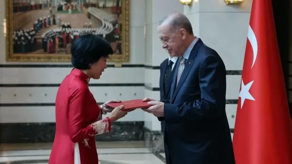 Ambassador Dang Thi Thu Ha presents credentials to Turkish President Recep Tayyip Erdogan