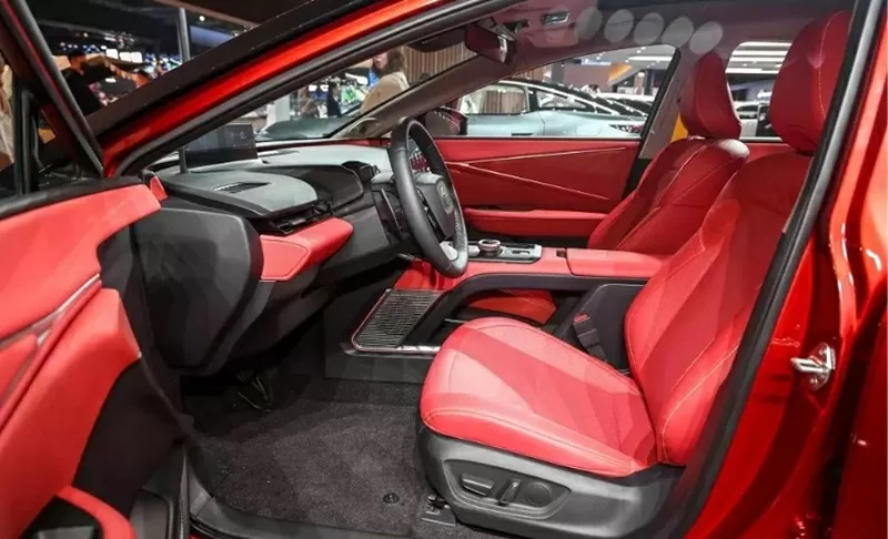 Toyota bZ5 được trang bị đèn viền nội thất tới 256 màu và tính năng “chợp mắt”