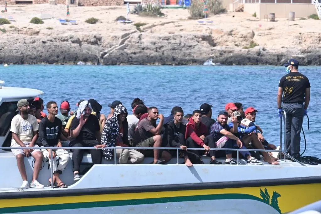 Một nhóm người di cư đến Lampedusa, Italy. (Nguồn: ANSA)