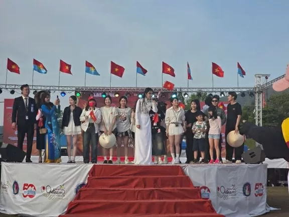 Khai mạc Festival 'Trái tim Việt Nam – 50 năm hòa chung một nhịp' tại Osaka, Nhật Bản Khai mạc Festival 'Trái tim Việt Nam – 50 năm hòa chung một nhịp' tại Osaka, Nhật Bản