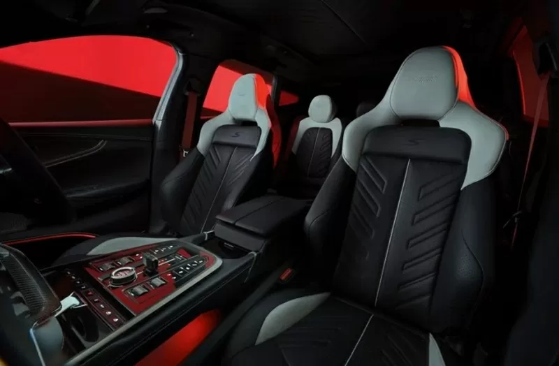 Không gian nội thất của Aston Martin DBX S nổi bật với ghế ngồi họa tiết xương cá Không gian nội thất của Aston Martin DBX S nổi bật với ghế ngồi họa tiết xương cá
